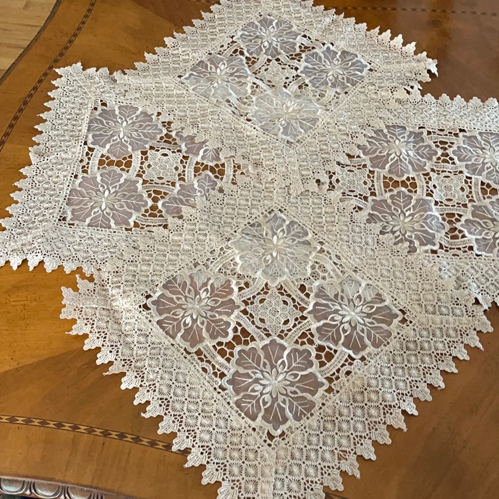 NEW HANDMADE LACE SET OF 3 PIECE
